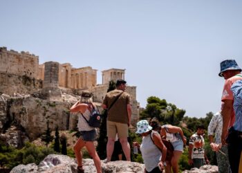 UK vacationers in Greece informed to ‘keep away’ from sure areas as Overseas Workplace points replace | My London Information