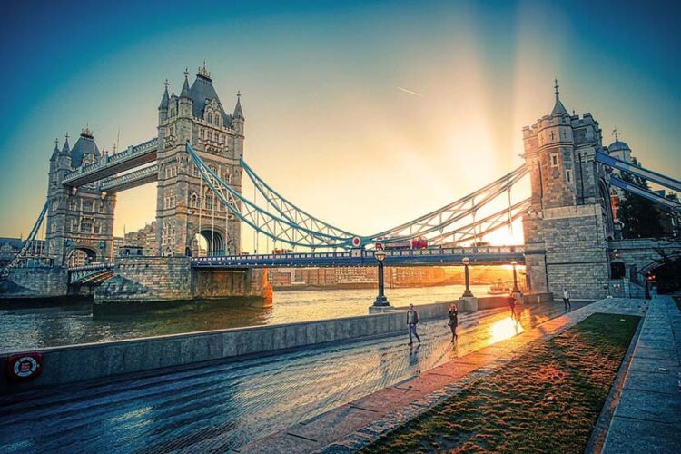 How Journey Chaos in United Kingdom Affecting Tourism Trade ?