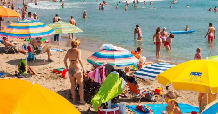 UK vacationers on vacation in Spain warned ‘anti-foreigner sentiment is rising’