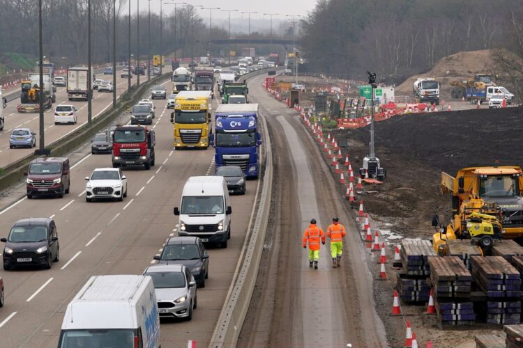 M25 part set to shut hitting Heathrow and Gatwick visitors as Waterloo companies hit by delays